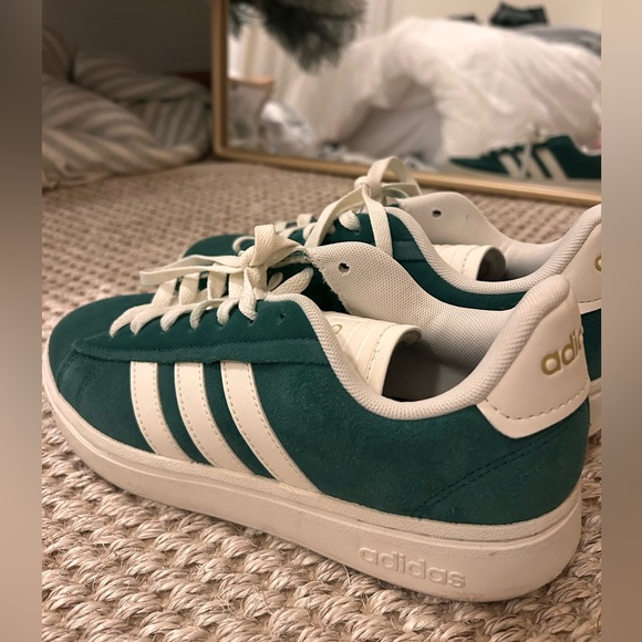 Adidas sneakers 

Very Gently worn - Picture 4 of 5